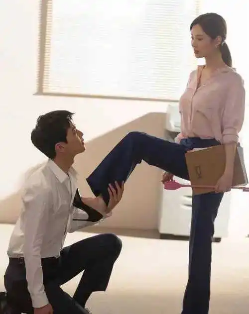 我意外发现自己在BDSM世界的秘密之旅 一